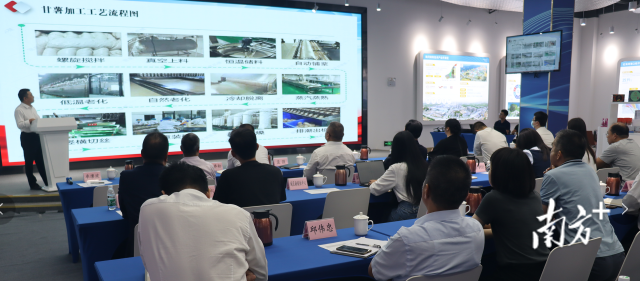 汕尾企业现场推介“汕尾粉签”产品。