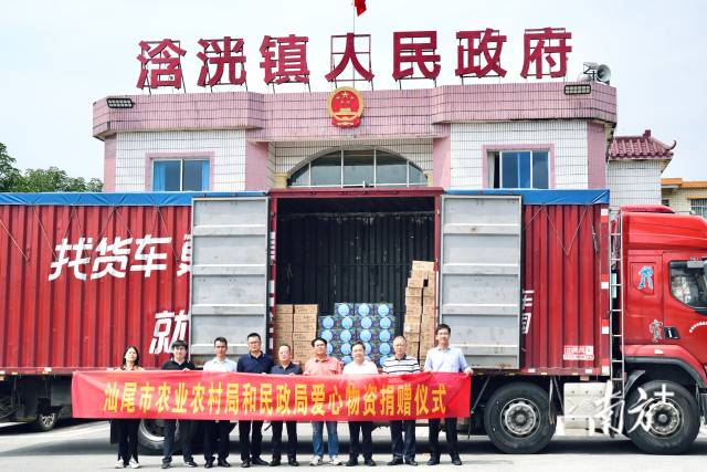 汕尾向浛洸镇捐赠10吨甘薯和1000箱粉签。