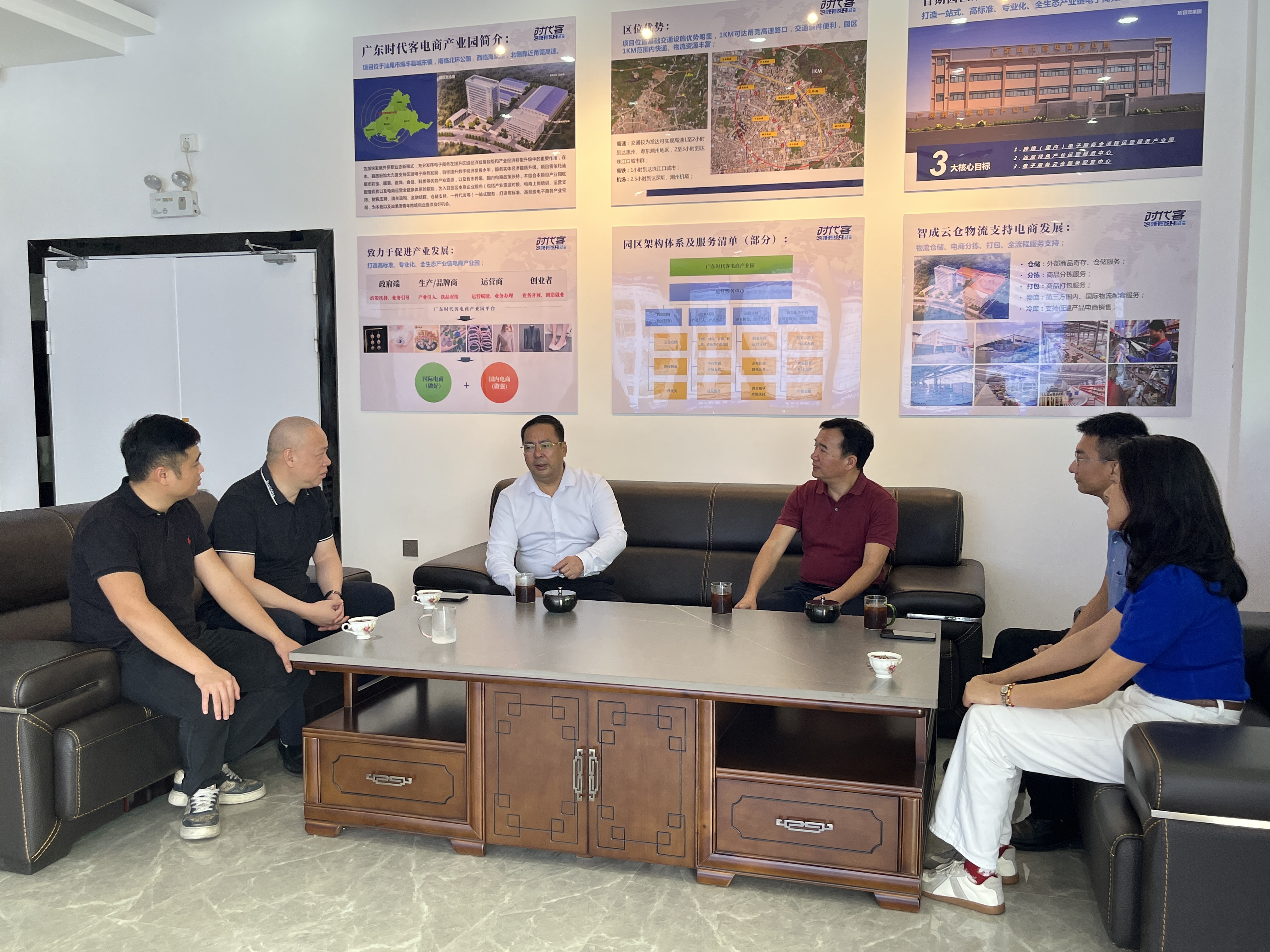 2024.5.20 赖建利带队到海丰县电商产业园开展网络交易工作专题调研 图片2.jpg