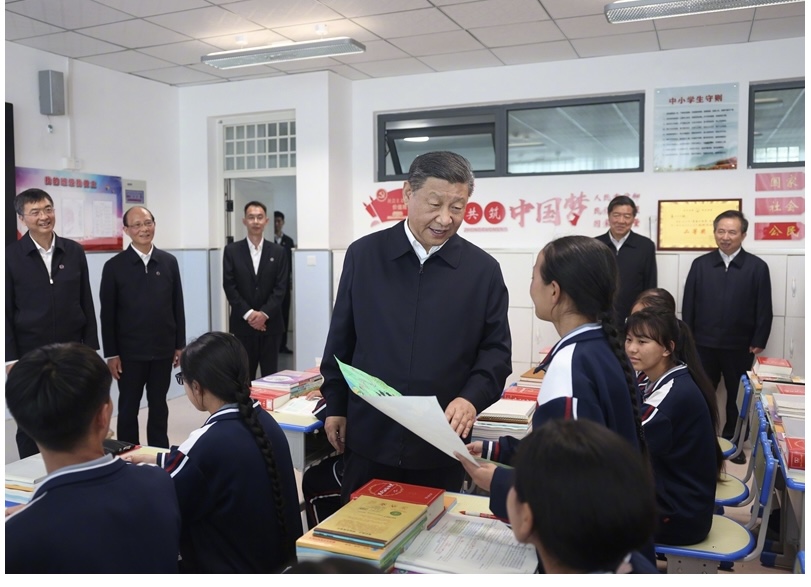 习近平在青海考察调研