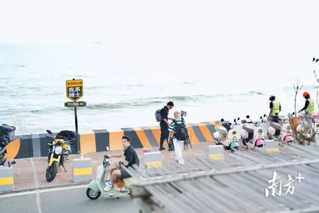 红海湾海边街。 图片