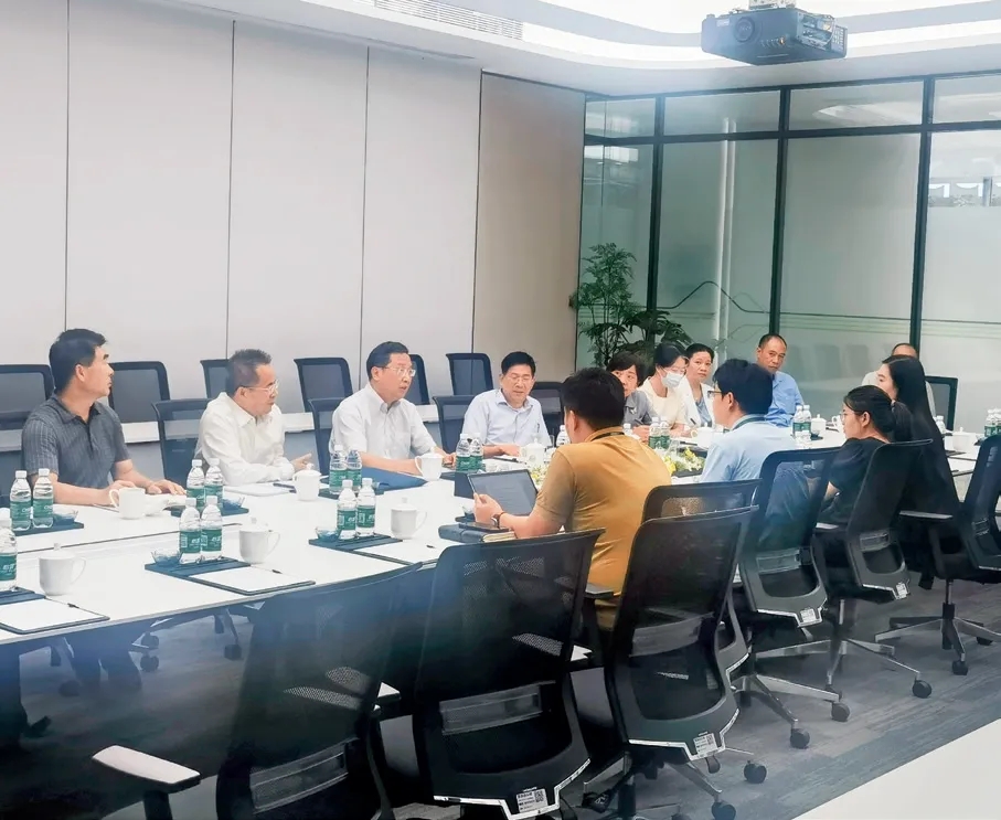 图为审计人员赴东莞调研跨境电商相关政策落实情况