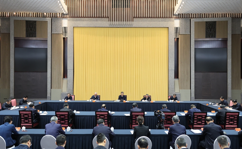 4月30日上午，中共中央总书记、国家主席、中央军委主席习近平在上海主持召开部分省区市“十五五”时期经济社会发展座谈会并发表重要讲话。