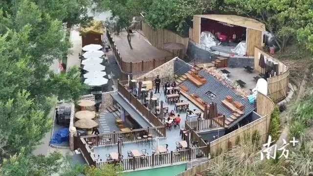 西山公园旁的咖啡店。 图片