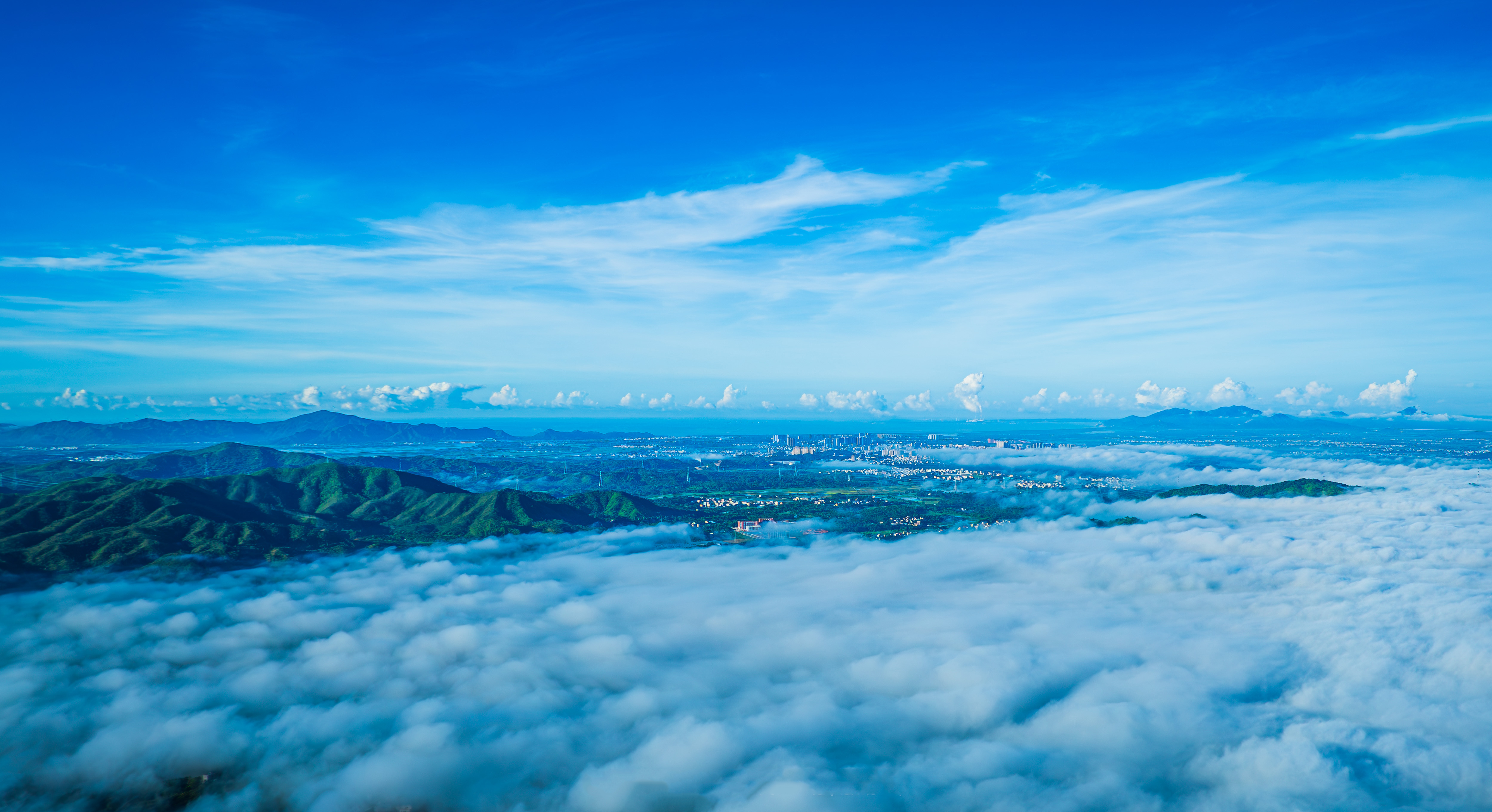 《浮光掠影：云端之上的田园牧歌》——陈一瑭13751939865拍于河东202411 (1).jpg